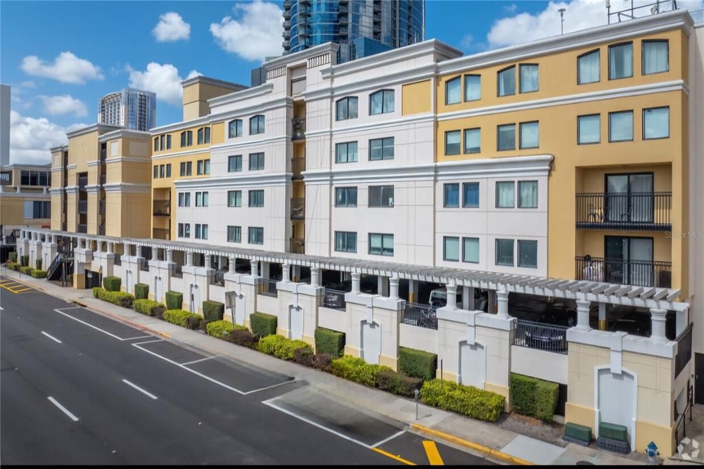 待售: $167,900 (1 贝兹, 1 浴室, 645 平方英尺)