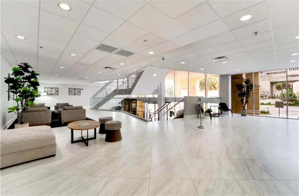 待售: $167,900 (1 贝兹, 1 浴室, 645 平方英尺)