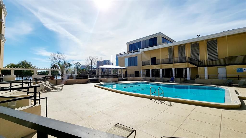 待售: $167,900 (1 贝兹, 1 浴室, 645 平方英尺)