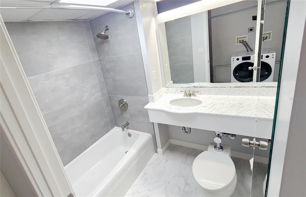 待售: $167,900 (1 贝兹, 1 浴室, 645 平方英尺)