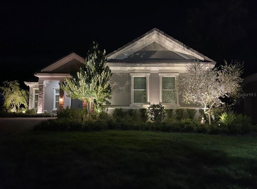 For Sale: $1,925,000 (2 beds, 3 baths, 2201 Square Feet)