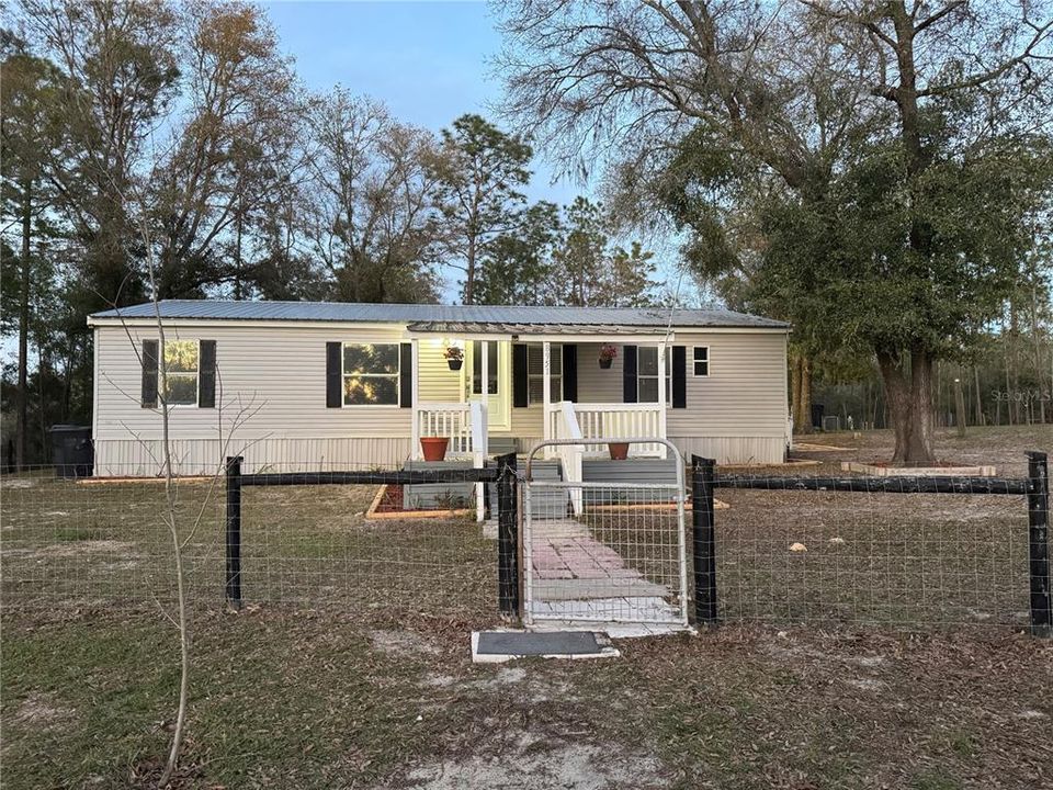 Vendido Recientemente: $299,495 (3 camas, 2 baños, 1296 Pies cuadrados)