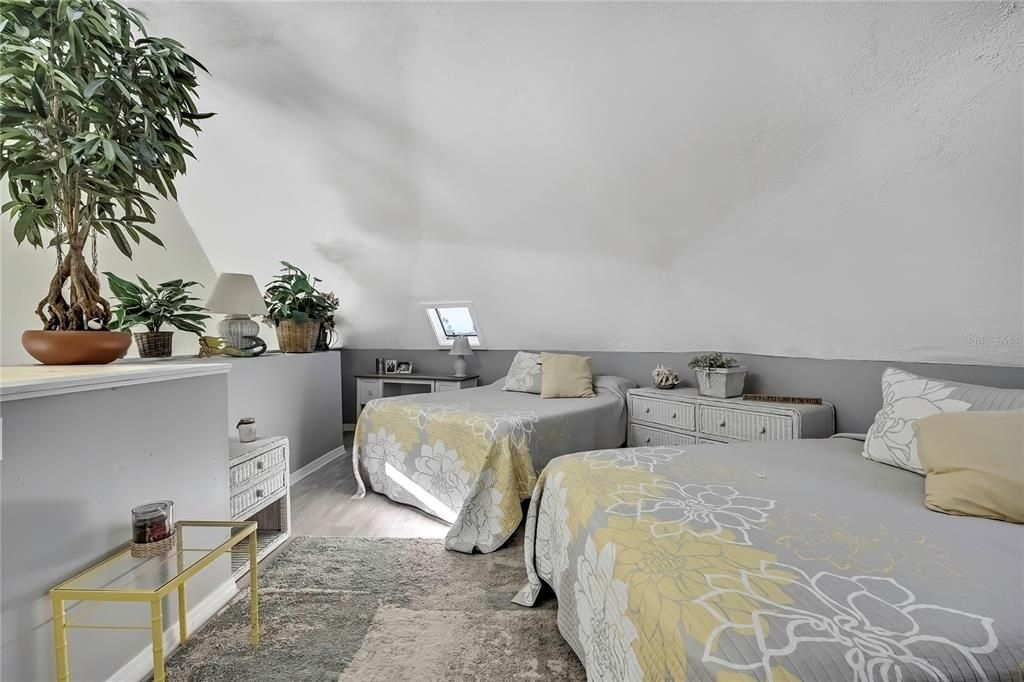 Active With Contract: $625,000 (3 beds, 3 baths, 1193 Square Feet)