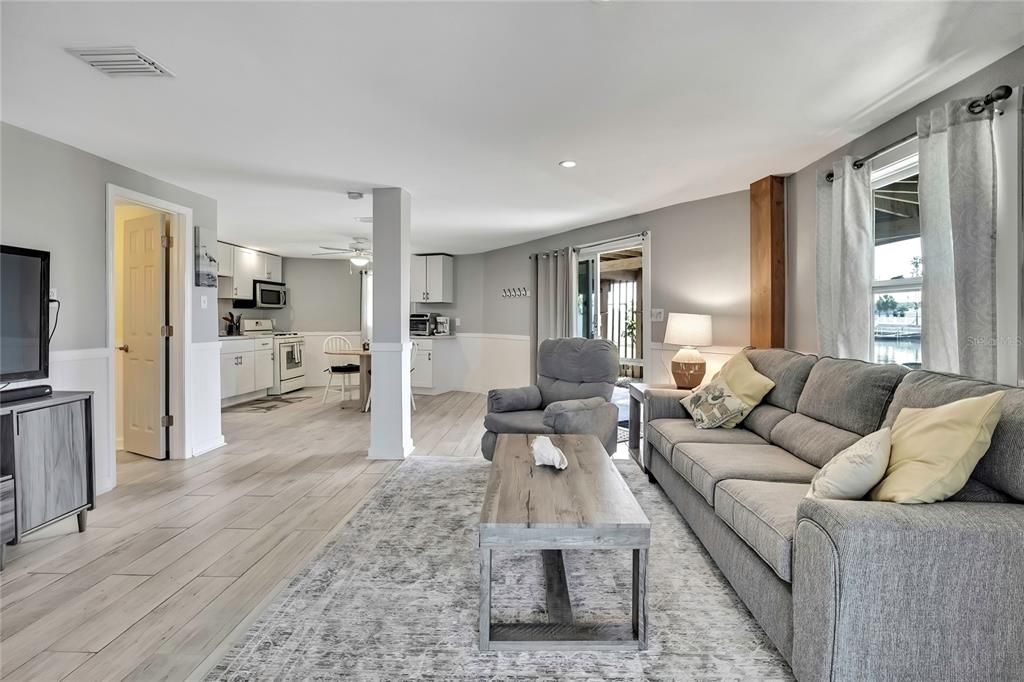 Active With Contract: $625,000 (3 beds, 3 baths, 1193 Square Feet)