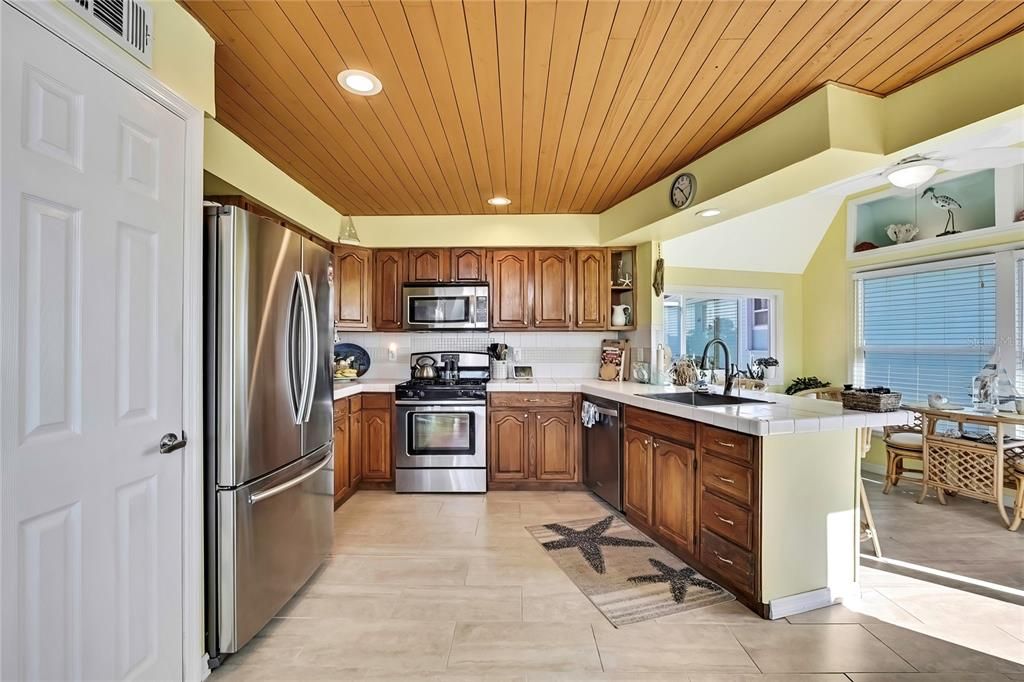 Active With Contract: $625,000 (3 beds, 3 baths, 1193 Square Feet)