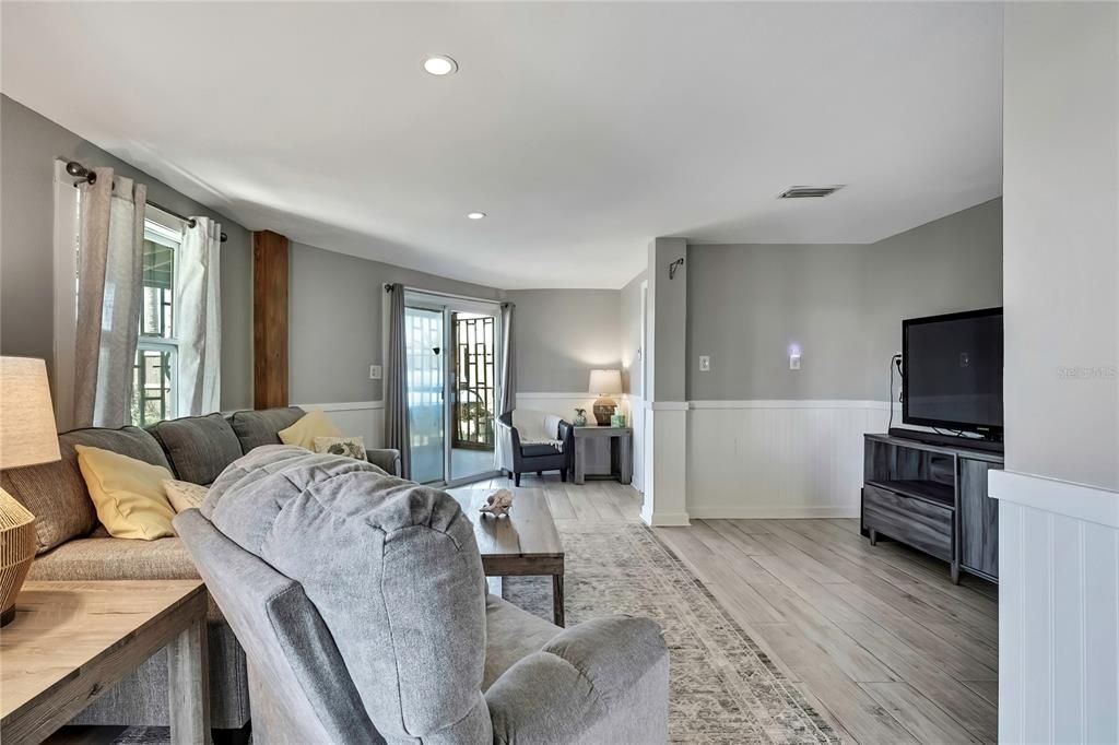Active With Contract: $625,000 (3 beds, 3 baths, 1193 Square Feet)