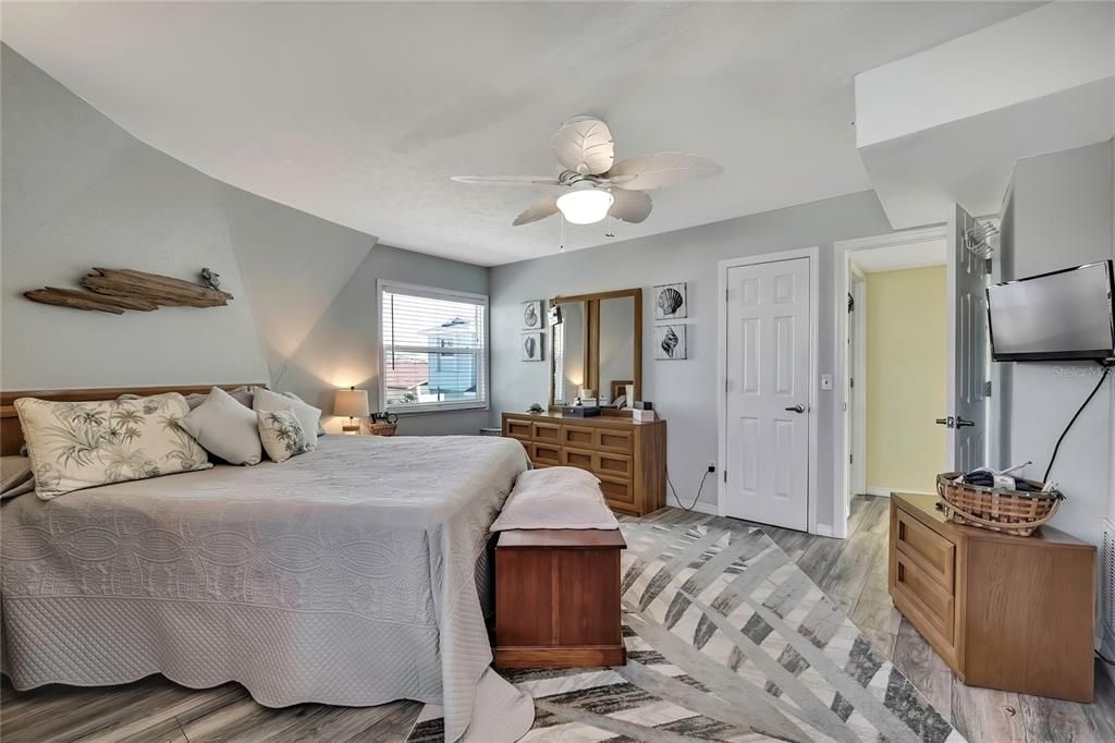 Active With Contract: $625,000 (3 beds, 3 baths, 1193 Square Feet)