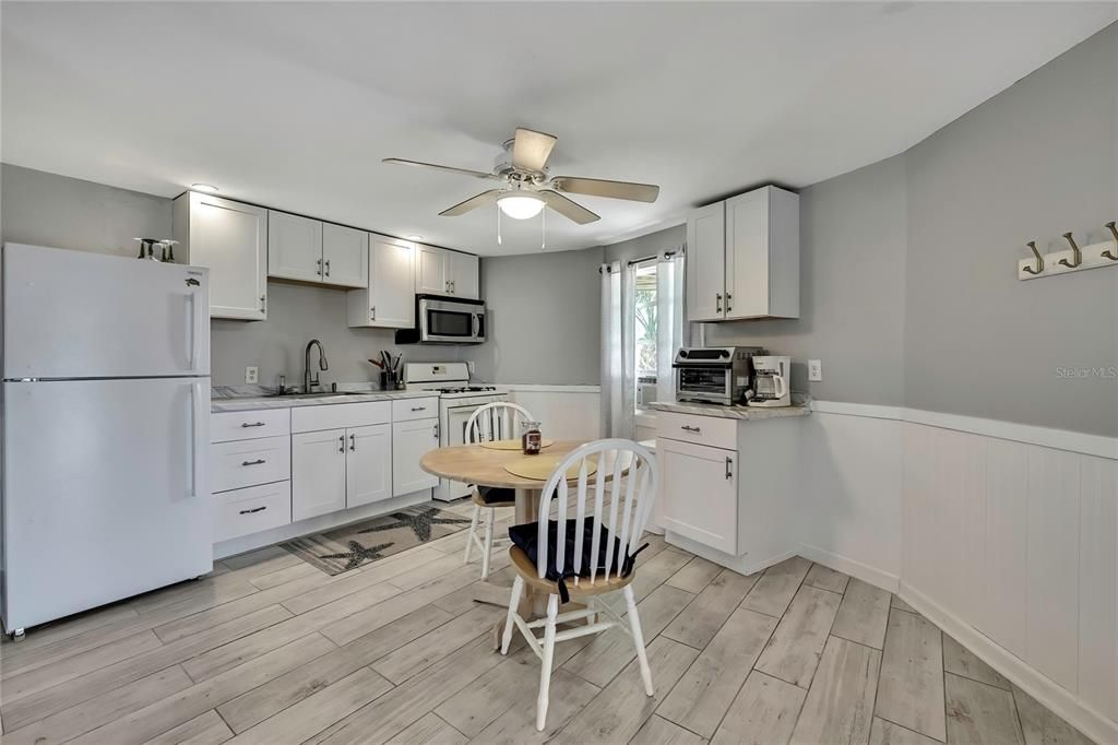 Active With Contract: $625,000 (3 beds, 3 baths, 1193 Square Feet)