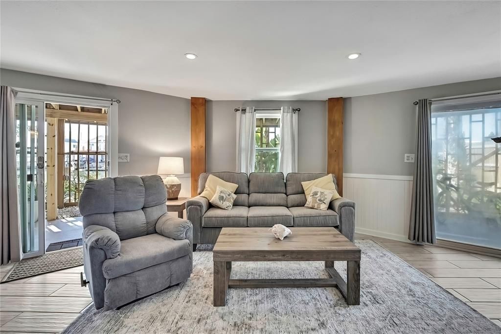 Active With Contract: $625,000 (3 beds, 3 baths, 1193 Square Feet)