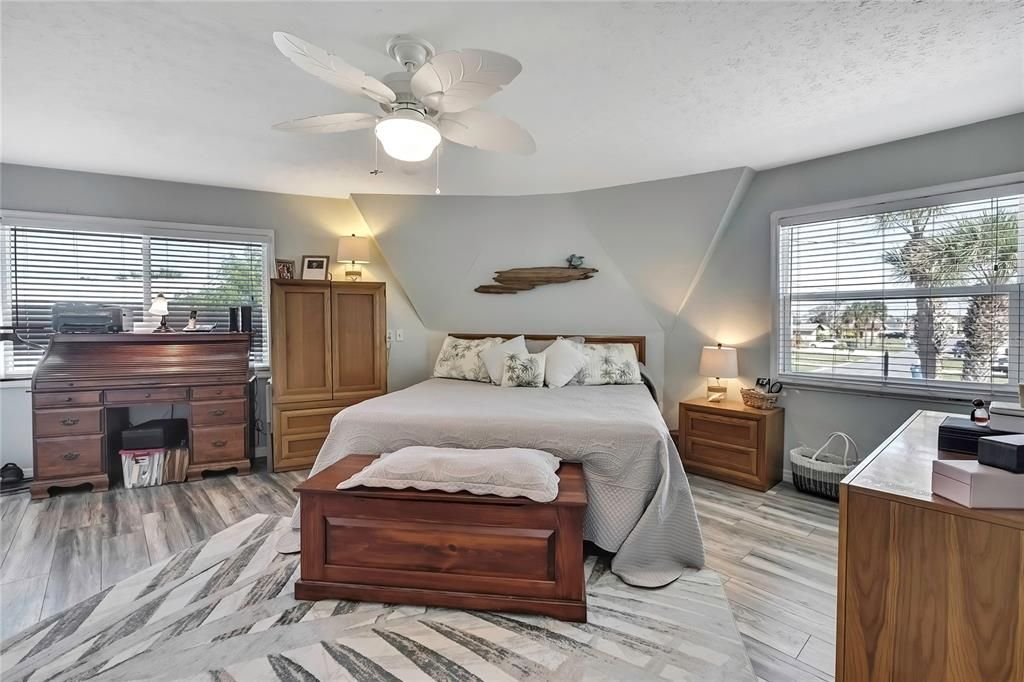 Active With Contract: $625,000 (3 beds, 3 baths, 1193 Square Feet)