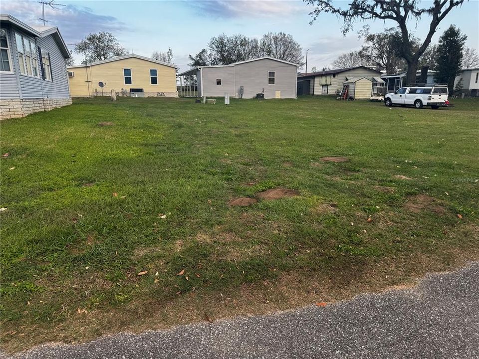 На продажу: $60,000 (0.13 acres)