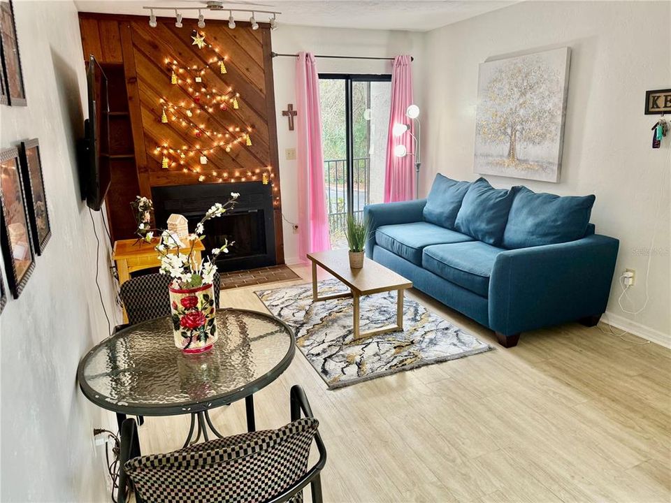 Под контрактом: $94,900 (1 спален, 1 ванн, 493 Квадратных фут)