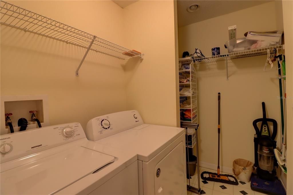 Activo con contrato: $185,000 (2 camas, 2 baños, 1311 Pies cuadrados)