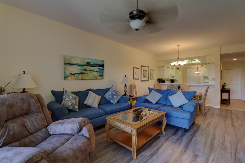 Activo con contrato: $185,000 (2 camas, 2 baños, 1311 Pies cuadrados)