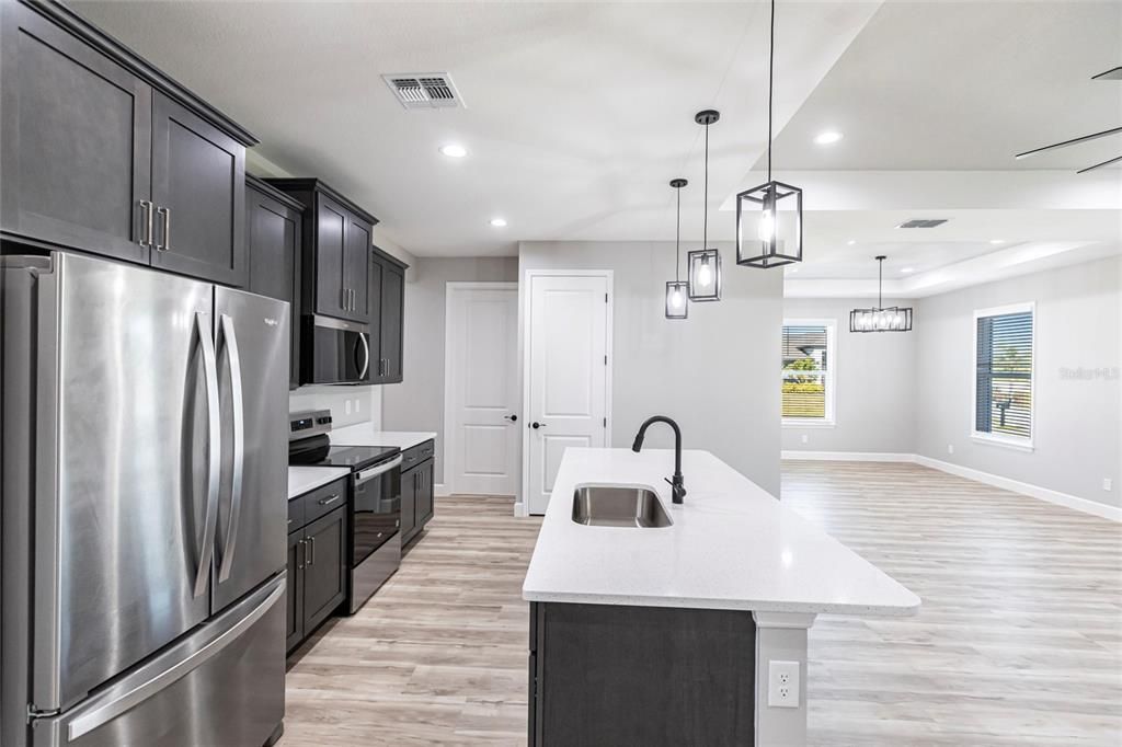 На продажу: $415,800 (4 спален, 2 ванн, 1809 Квадратных фут)