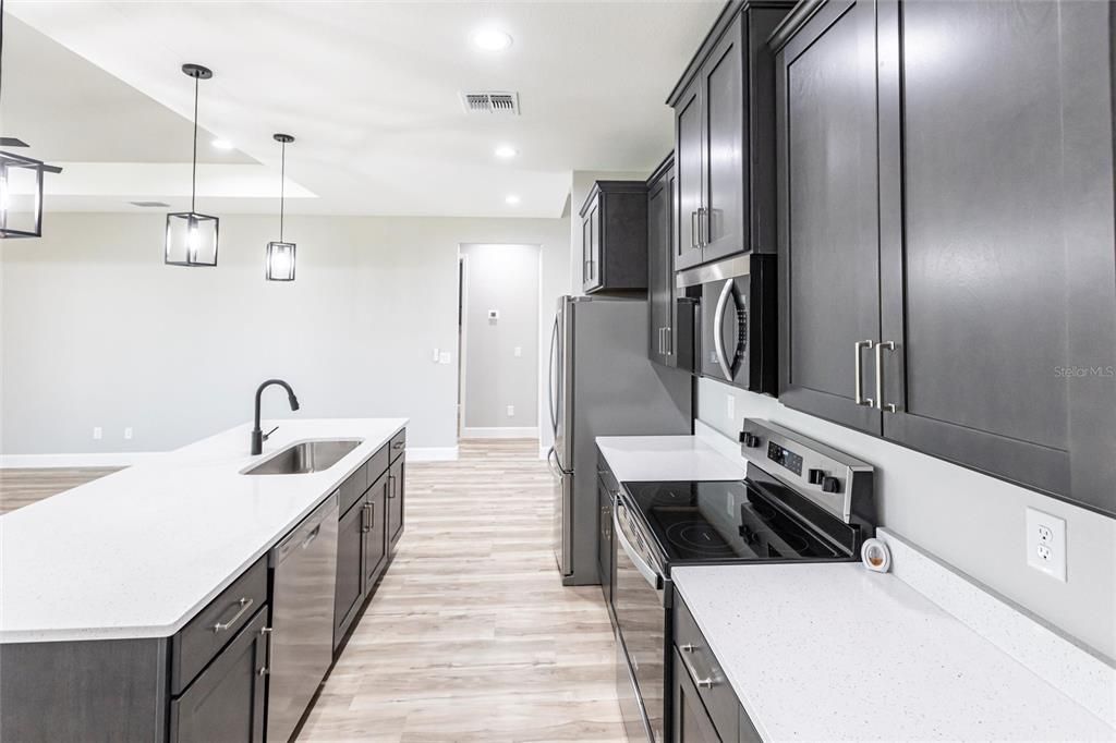 На продажу: $415,800 (4 спален, 2 ванн, 1809 Квадратных фут)