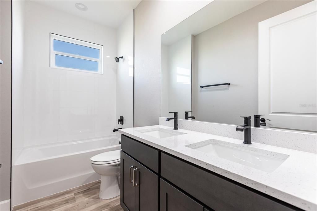 На продажу: $415,800 (4 спален, 2 ванн, 1809 Квадратных фут)