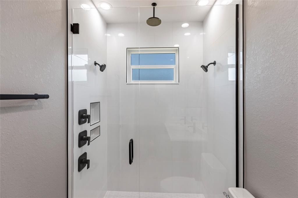 На продажу: $415,800 (4 спален, 2 ванн, 1809 Квадратных фут)