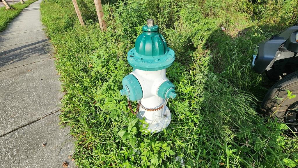 待售: $2,700,000 (8.40 acres)