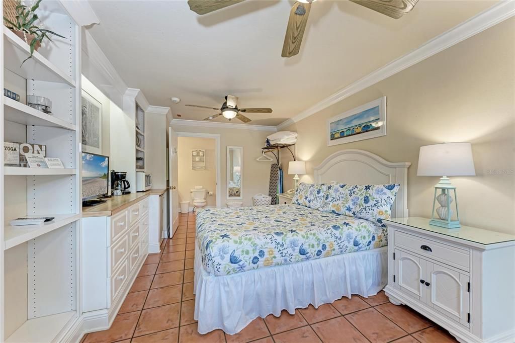 Active With Contract: $529,000 (2 beds, 2 baths, 675 Square Feet)