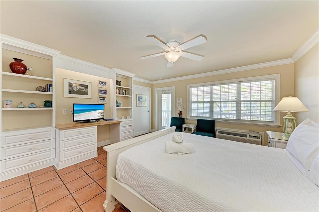 Active With Contract: $529,000 (2 beds, 2 baths, 675 Square Feet)