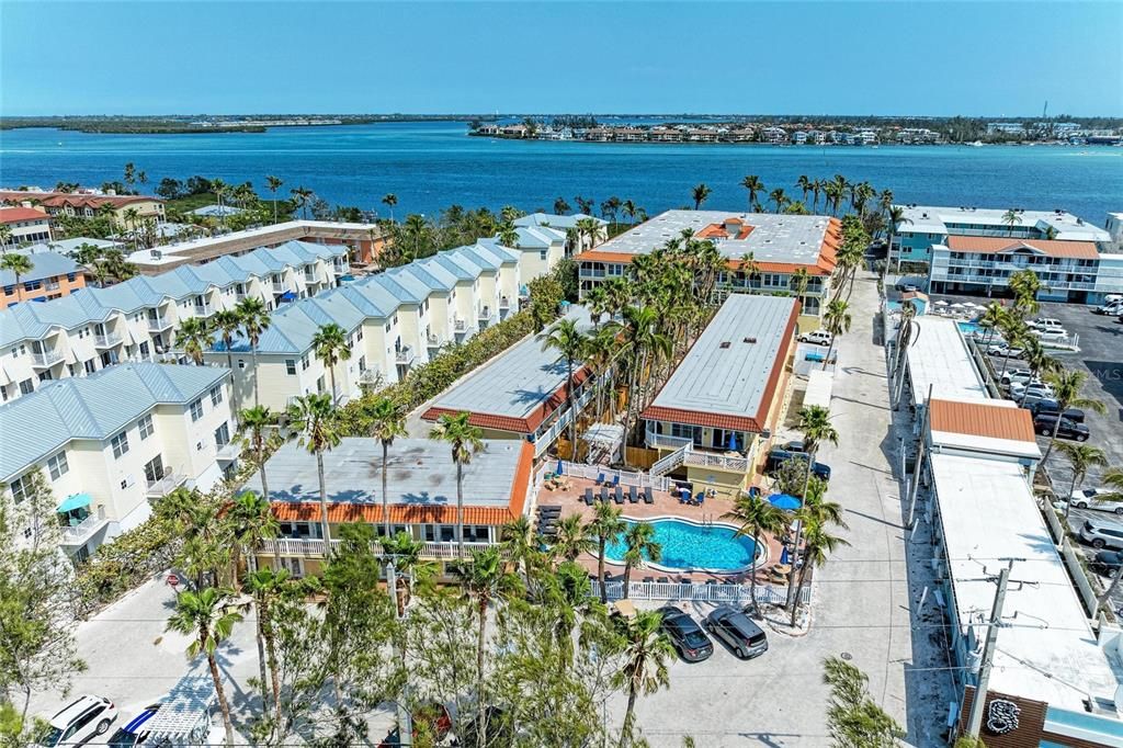 Active With Contract: $529,000 (2 beds, 2 baths, 675 Square Feet)