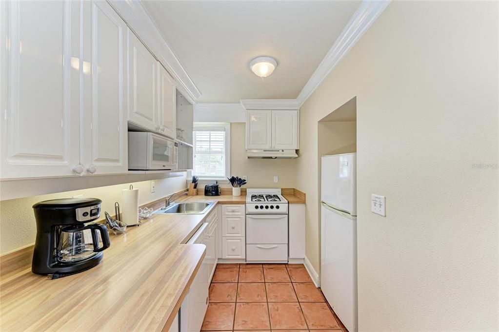 Active With Contract: $529,000 (2 beds, 2 baths, 675 Square Feet)