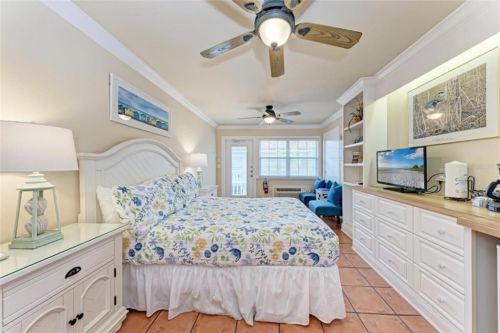 Active With Contract: $529,000 (2 beds, 2 baths, 675 Square Feet)