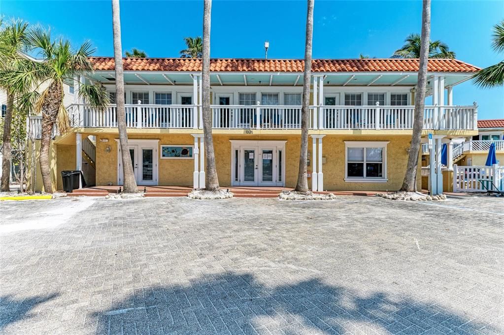 Active With Contract: $529,000 (2 beds, 2 baths, 675 Square Feet)