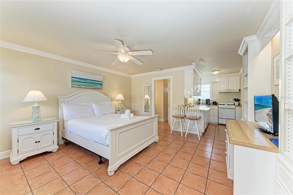 Active With Contract: $529,000 (2 beds, 2 baths, 675 Square Feet)