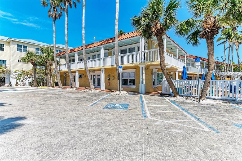 Active With Contract: $529,000 (2 beds, 2 baths, 675 Square Feet)