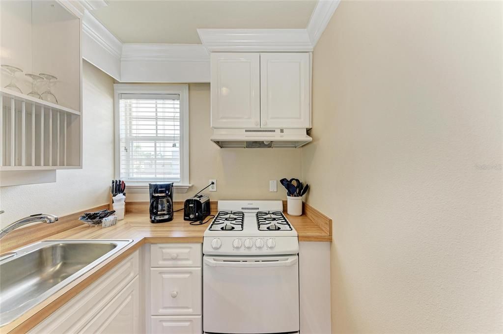 Active With Contract: $529,000 (2 beds, 2 baths, 675 Square Feet)