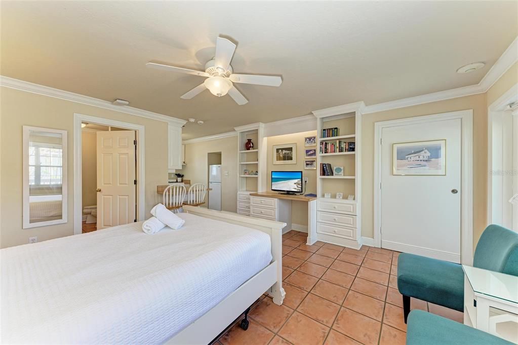 Active With Contract: $529,000 (2 beds, 2 baths, 675 Square Feet)