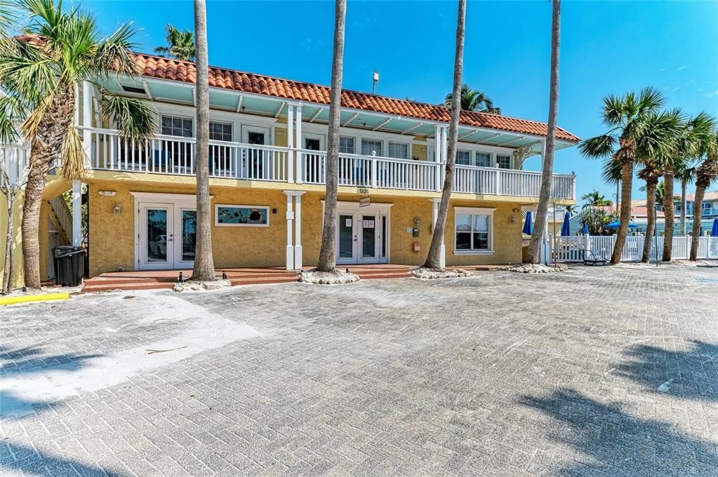 Active With Contract: $529,000 (2 beds, 2 baths, 675 Square Feet)