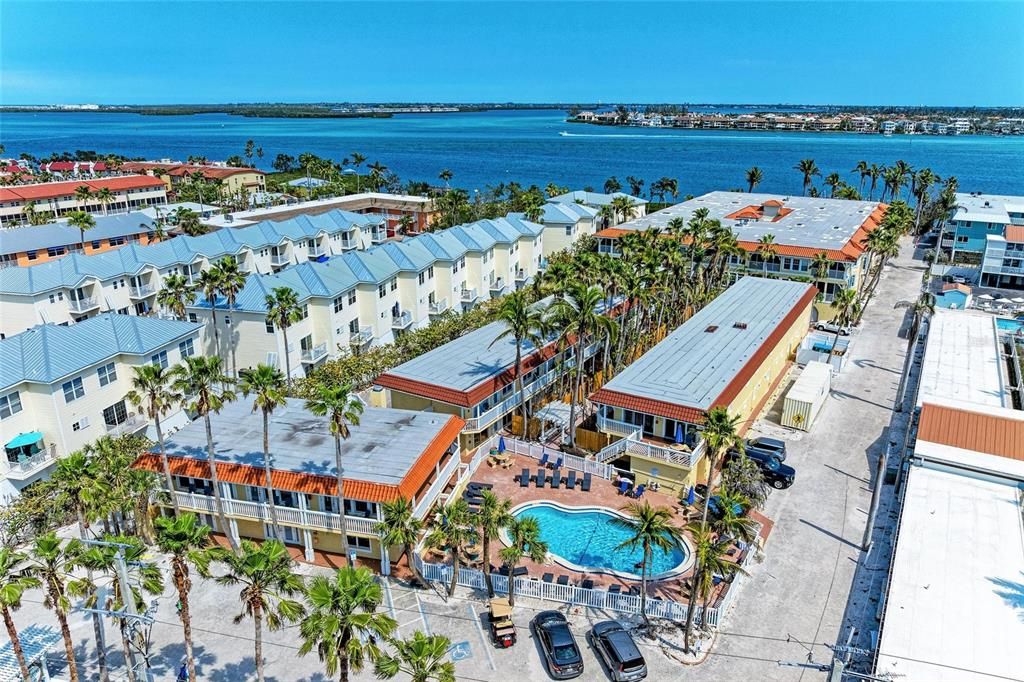 Active With Contract: $529,000 (2 beds, 2 baths, 675 Square Feet)