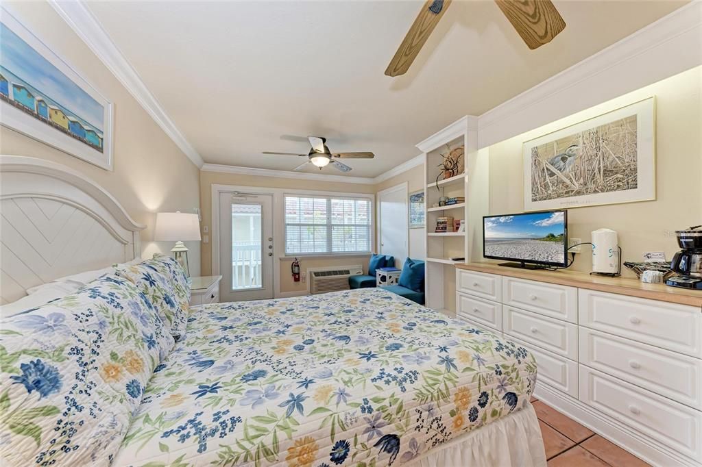 Active With Contract: $529,000 (2 beds, 2 baths, 675 Square Feet)