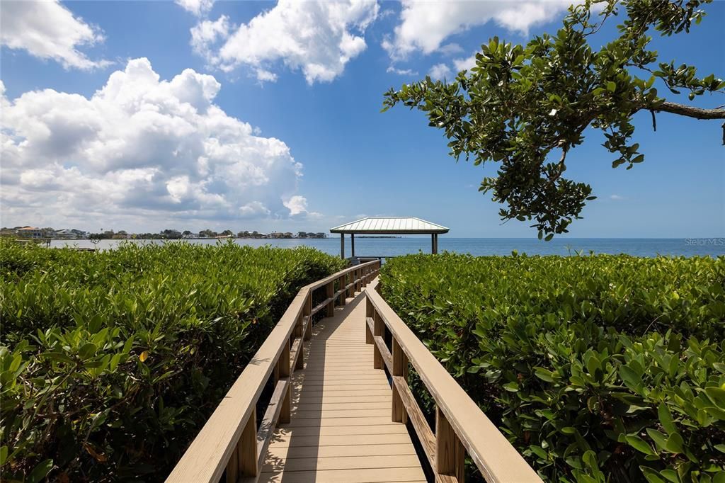 Activo con contrato: $699,000 (3 camas, 4 baños, 3041 Pies cuadrados)