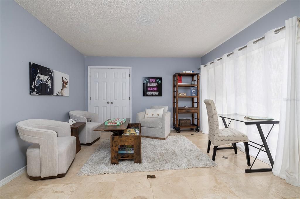 Activo con contrato: $699,000 (3 camas, 4 baños, 3041 Pies cuadrados)