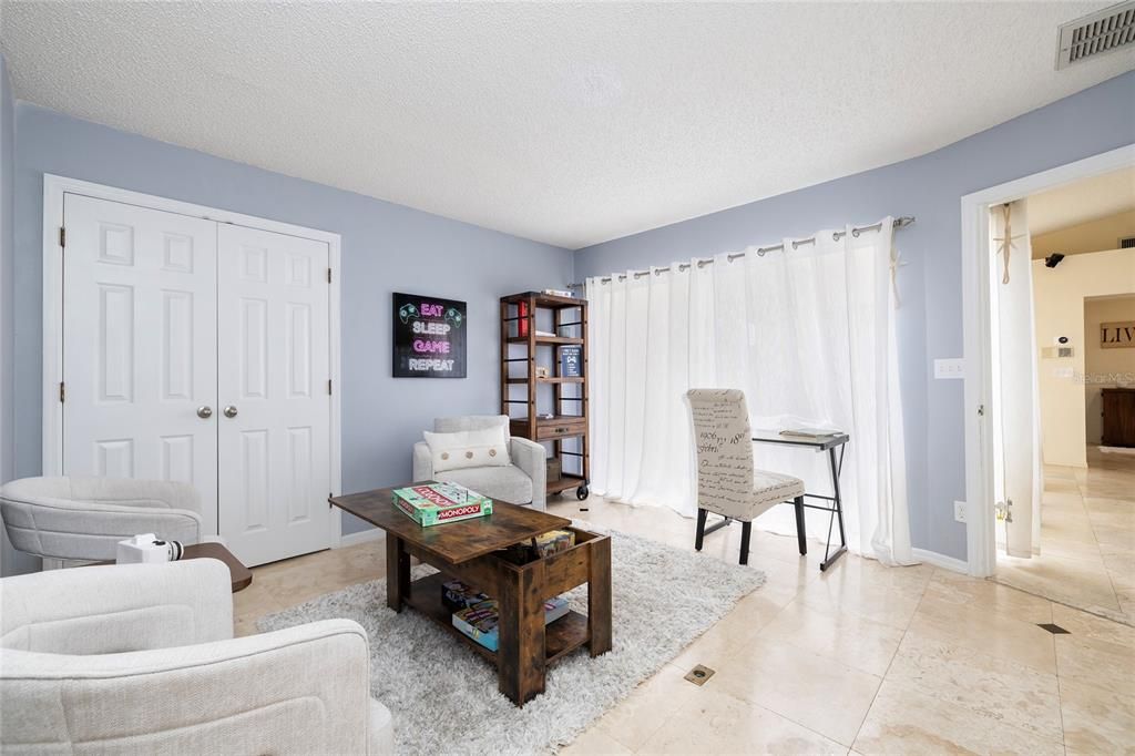 Activo con contrato: $699,000 (3 camas, 4 baños, 3041 Pies cuadrados)