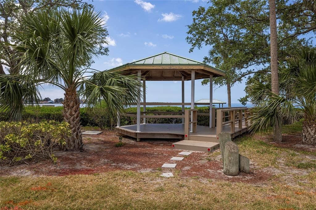 Activo con contrato: $699,000 (3 camas, 4 baños, 3041 Pies cuadrados)