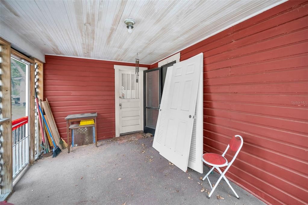 For Sale: $599,000 (2 beds, 2 baths, 1034 Square Feet)