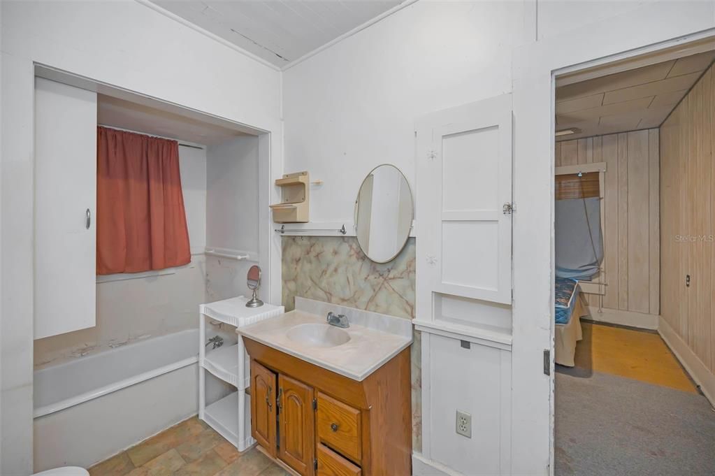 For Sale: $599,000 (2 beds, 2 baths, 1034 Square Feet)