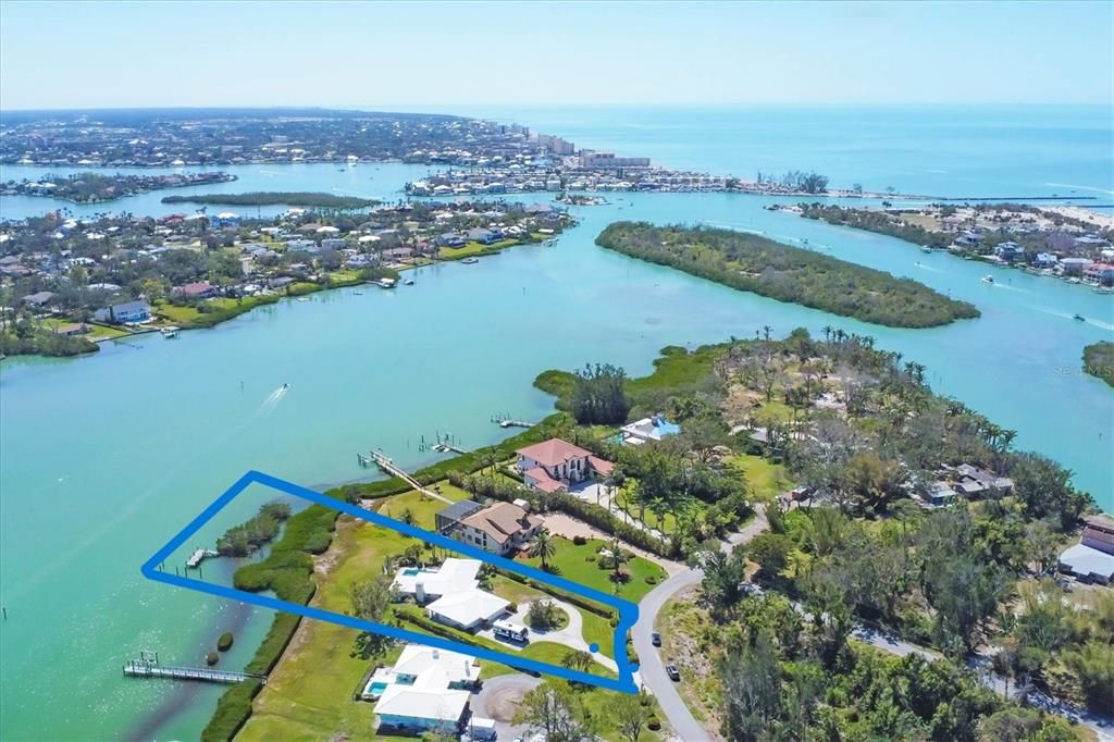 Recently Sold: $1,850,000 (3 beds, 3 baths, 2465 Square Feet)