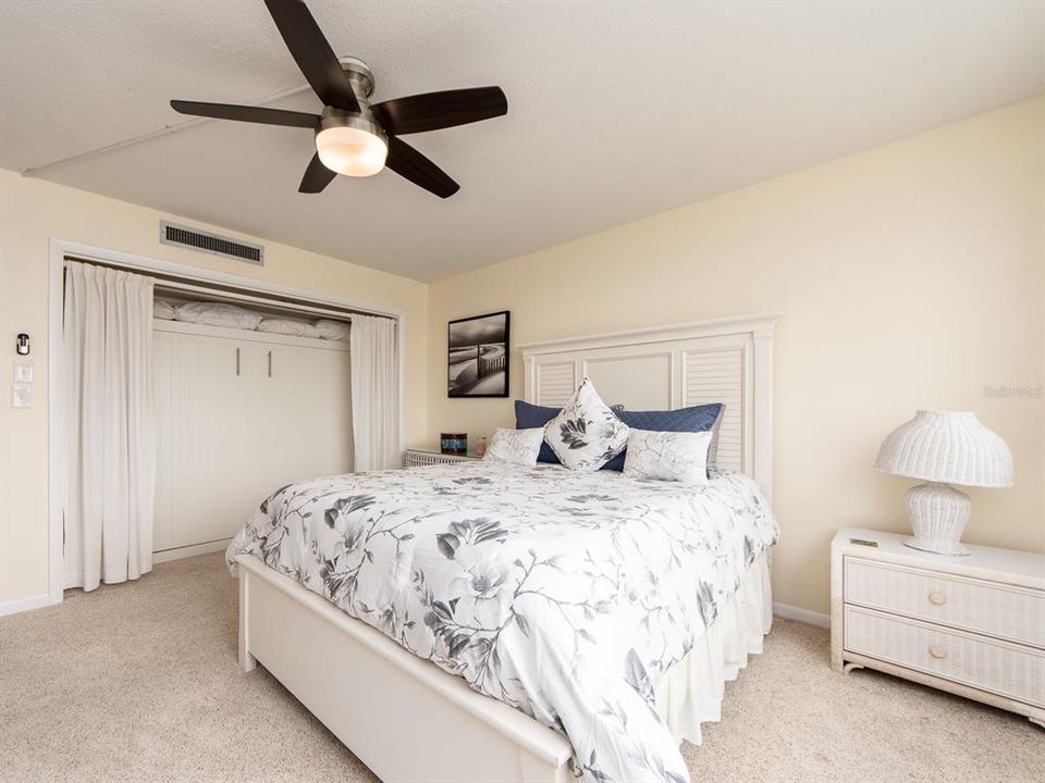 В аренду: $5,750 (2 спален, 2 ванн, 1409 Квадратных фут)