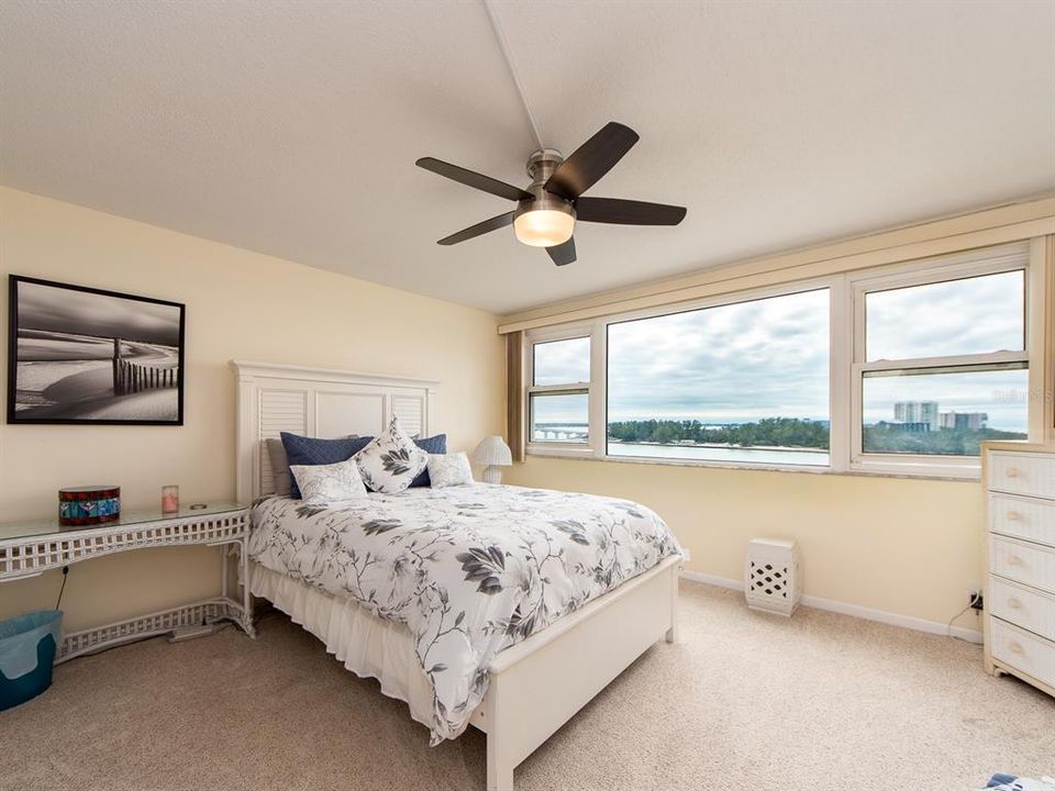 В аренду: $5,750 (2 спален, 2 ванн, 1409 Квадратных фут)