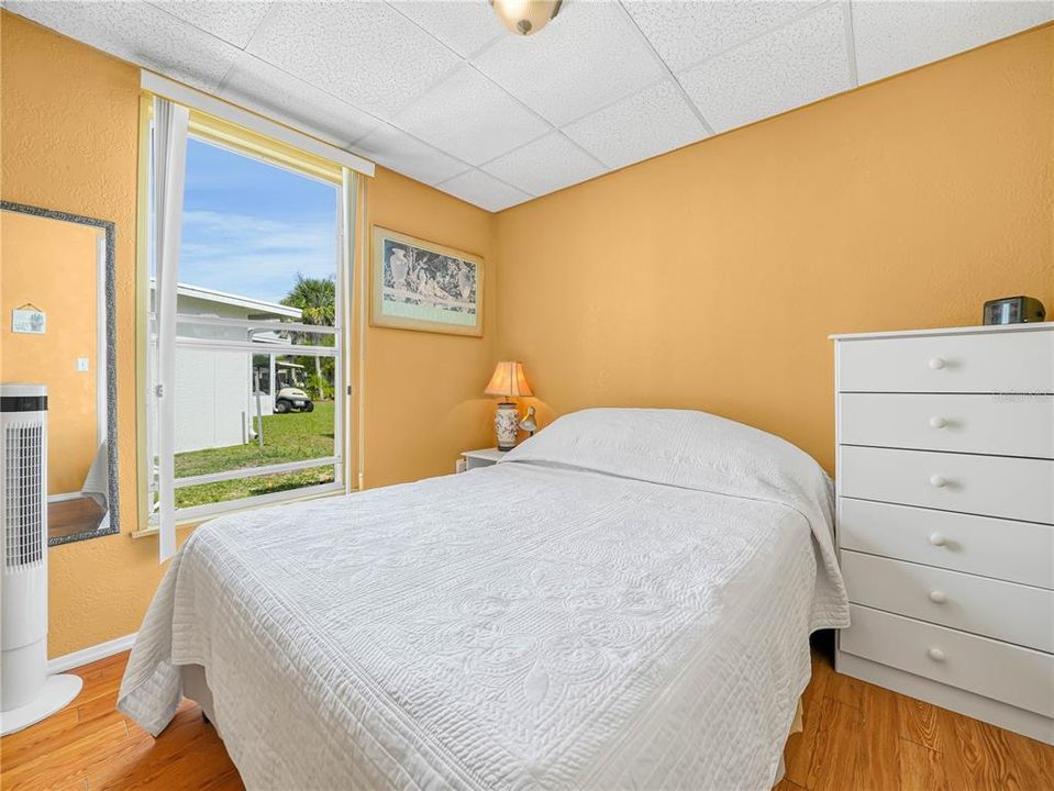 待售: $110,000 (2 贝兹, 1 浴室, 590 平方英尺)