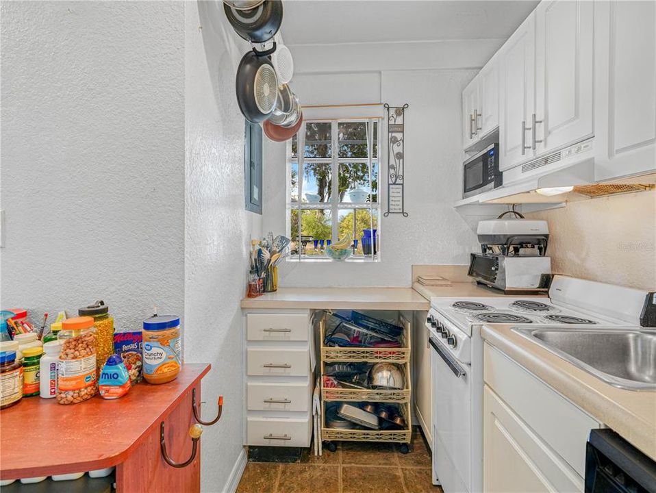 待售: $110,000 (2 贝兹, 1 浴室, 590 平方英尺)