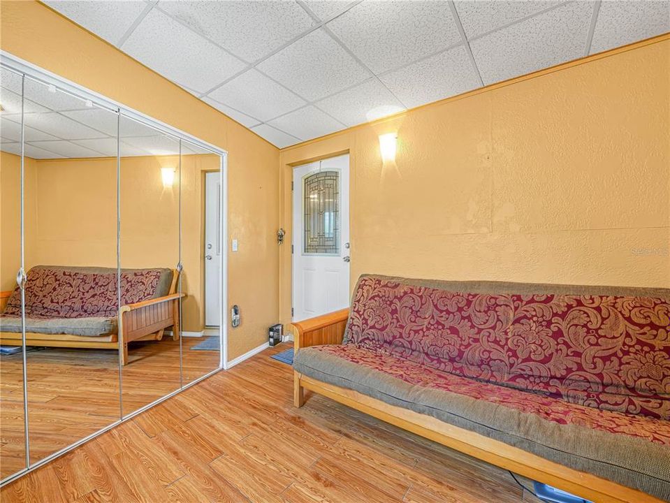 待售: $110,000 (2 贝兹, 1 浴室, 590 平方英尺)