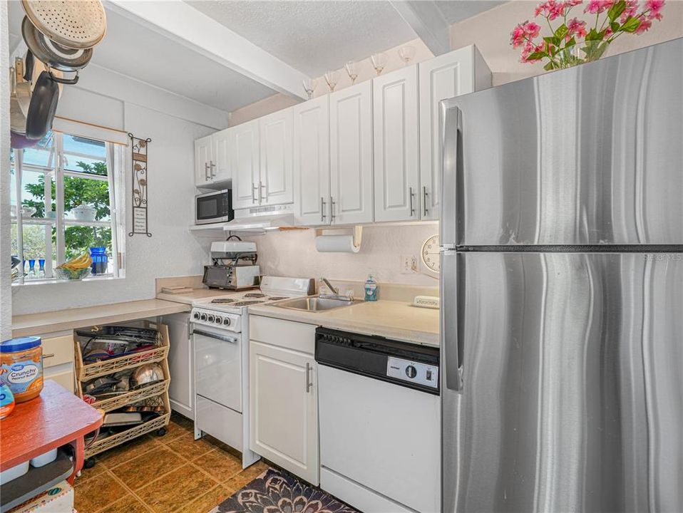 待售: $110,000 (2 贝兹, 1 浴室, 590 平方英尺)