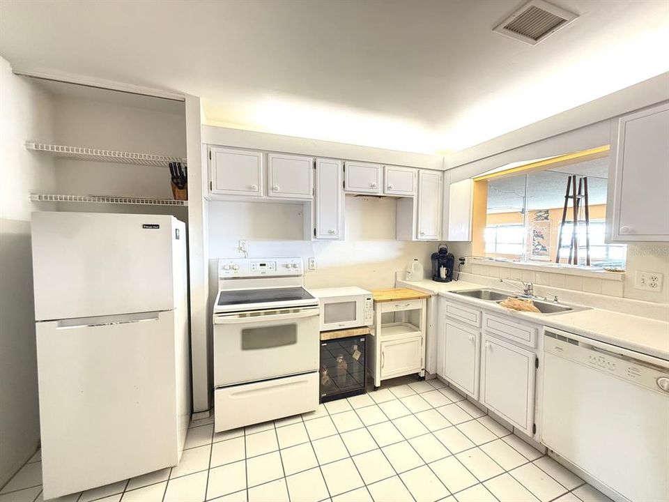 На продажу: $355,000 (1 спален, 1 ванн, 880 Квадратных фут)